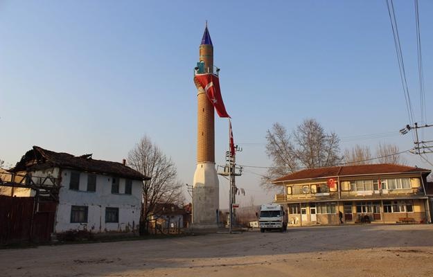 Bu Köyün Minaresi Var, Camisi Yok