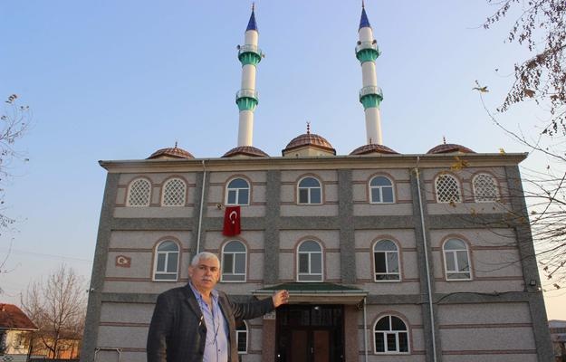 Bu Köyün Minaresi Var, Camisi Yok