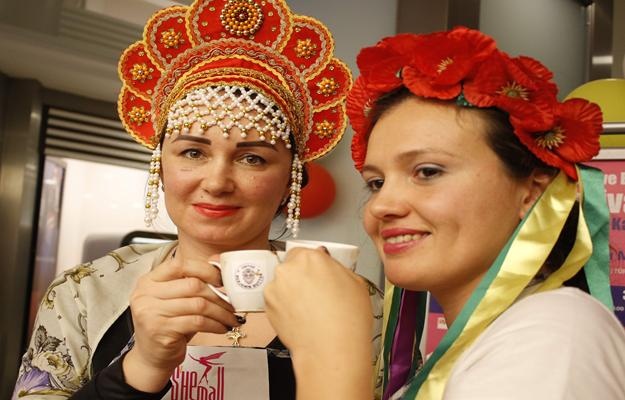 Yabancı gelinler en güzel Türk kahvesini yapmak için yarıştı