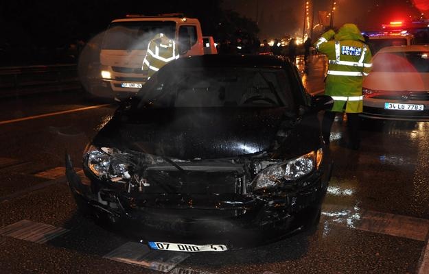 Antalya'da zincirleme kazada bir araç alev topuna döndü