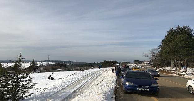 Uludağ'da kar üstünde mangal keyfi