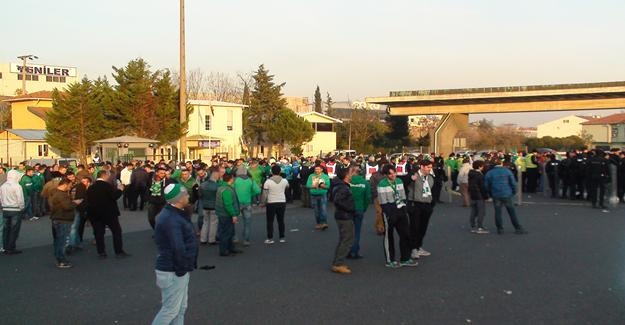 Bursaspor taraftarları polis eşliğinde stada gönderildi