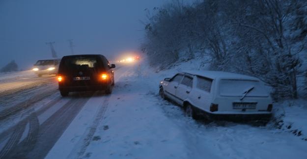 Zonguldak-Ereğli yolunda kar nedeniyle kilometrelerce kuyruk oluştu