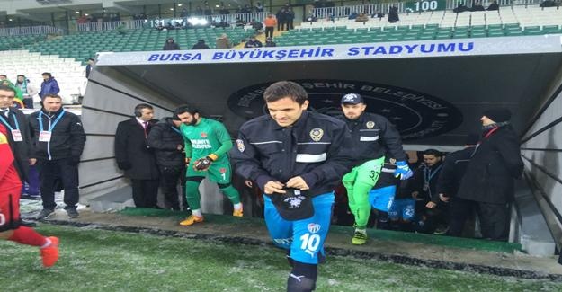 Bursaspor maça çevik kuvvet montlarıyla çıktı