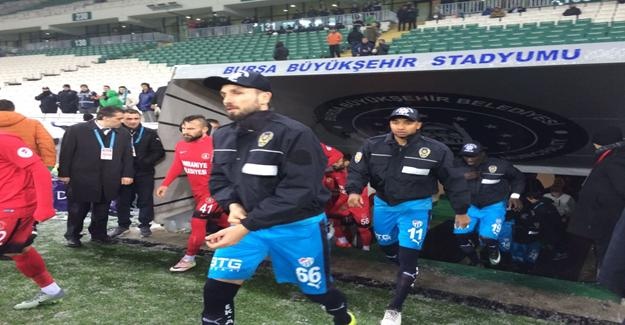 Bursaspor maça çevik kuvvet montlarıyla çıktı