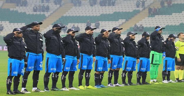 Bursaspor maça çevik kuvvet montlarıyla çıktı