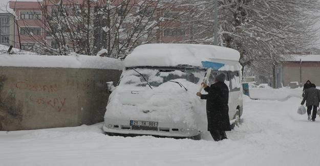 Van’da kar hayatı durma noktasına getirdi