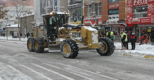 Van’da kar hayatı durma noktasına getirdi