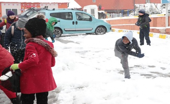 İlk Defa "Kar" Görmenin Mutluluğunu Yaşadılar