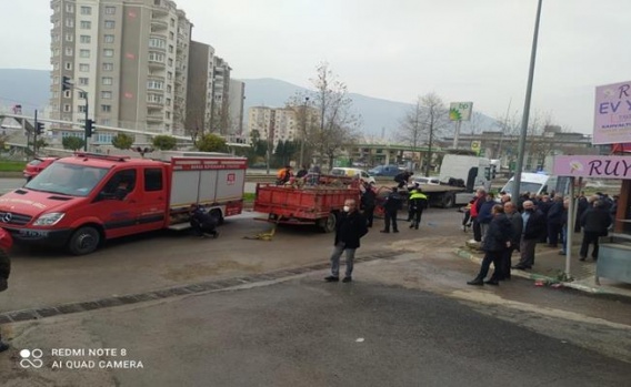 Gemlik'te kamyonet TIR'a çarptı