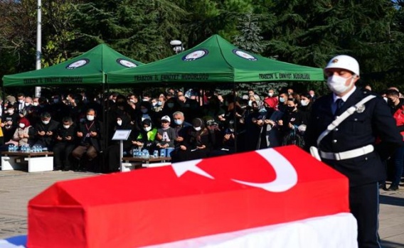 Şehit Polis Memuru Yusuf Ceylan İçin Trabzon Valiliği Önünde Cenaze Töreni