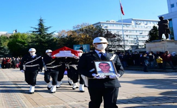 Şehit Polis Memuru Yusuf Ceylan İçin Trabzon Valiliği Önünde Cenaze Töreni