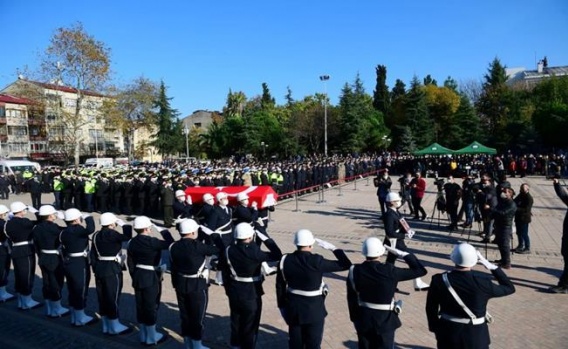 Şehit Polis Memuru Yusuf Ceylan İçin Trabzon Valiliği Önünde Cenaze Töreni