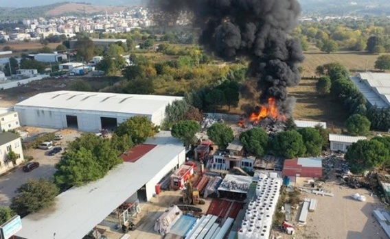 Bursa Nilüfer'de Geri Dönüşüm Deposunda Yangın