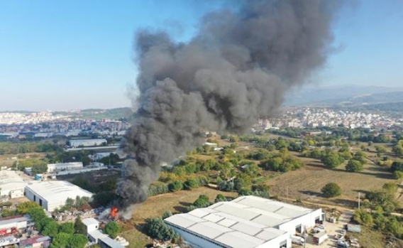 Bursa Nilüfer'de Geri Dönüşüm Deposunda Yangın