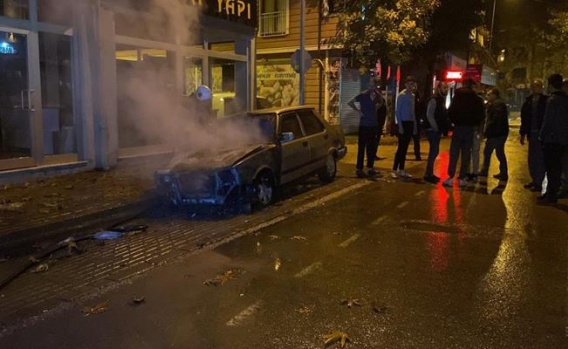 Bursa'da Park Hâlindeki Araç Alev Alev Yandı