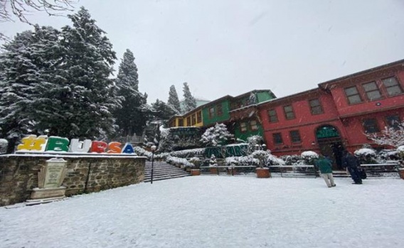 Bursa şehir merkezinden kar manzaraları