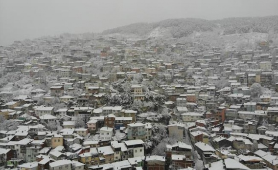 Bursa şehir merkezinden kar manzaraları