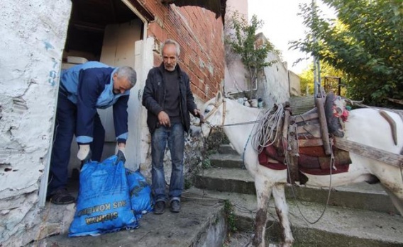 Bursa'da O Mahallelere Atıyla Yük Taşıyor