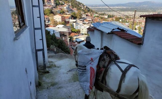 Bursa'da O Mahallelere Atıyla Yük Taşıyor