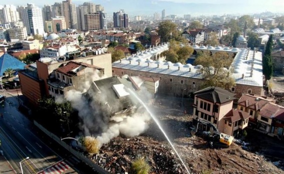 Bursa'da Zafer Plaza Yanındaki Bina Yıkıldı