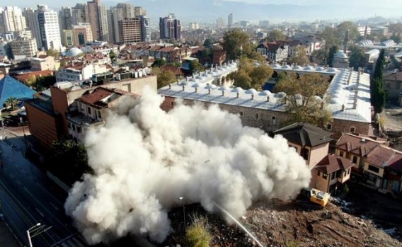 Bursa'da Zafer Plaza Yanındaki Bina Yıkıldı