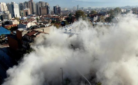 Bursa'da Zafer Plaza Yanındaki Bina Yıkıldı