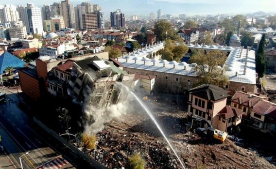 Bursa'da Zafer Plaza Yanındaki Bina Yıkıldı