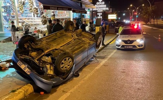 İzmit'e Kediye Çarpmamak İçin Manevra Yapınca Takla Attı