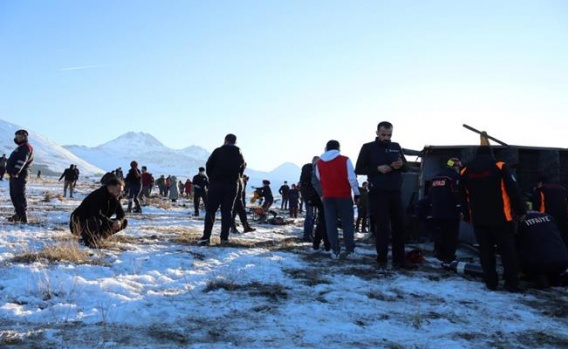 Kayseri Erenler'de Otobüs Devrildi