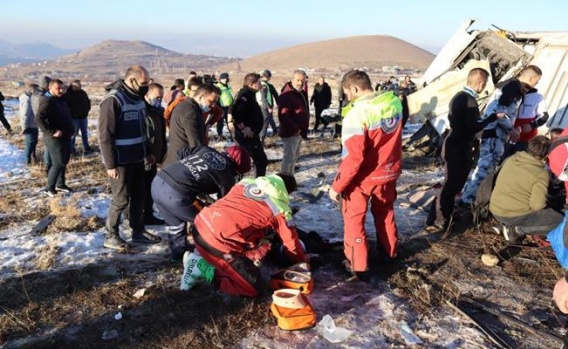 Kayseri Erenler'de Otobüs Devrildi