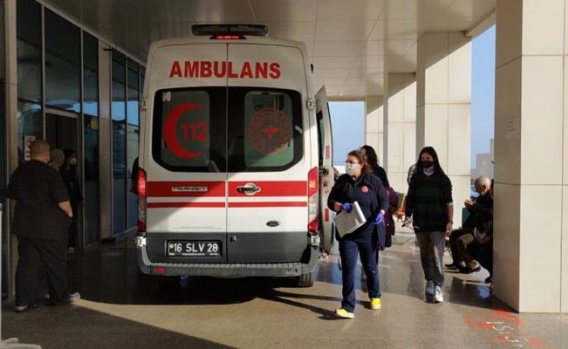 Öğrenci taşıyan otobüs kamyona çarptı: 24 yaralı