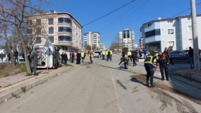 Öğrenci servisi ile cip çarpıştı