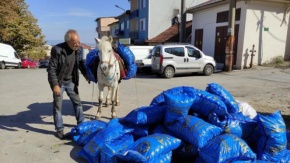 Bursa'da O Mahallelere Atıyla Yük Taşıyor