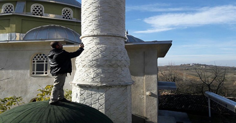 “Alo” demek için minareye çıkıyorlar
