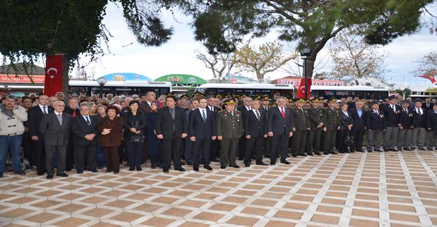 Atatürk Saygı ve Minnetle Anıldı