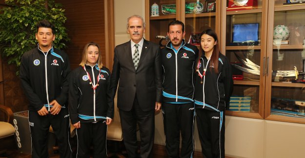 Başarılı sporcular ödüllendirildi