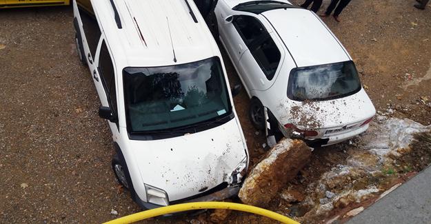 Bursa’da İstinat Duvarı Çöktü, 2 Araç Zarar Gördü