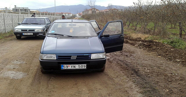 Çaldıkları otomobili benzini bitince bıraktılar