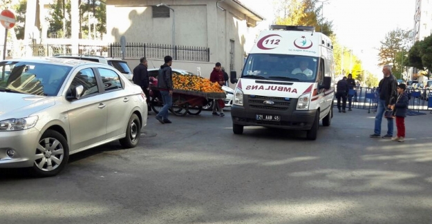 Diyarbakır'da Kendini yakmak isteyen genci vatandaşlar kurtardı