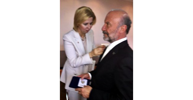 Dr. Suat Günsel, "Gagavuzya 25. yıl" Devlet Nişanı ile ödüllendirildi