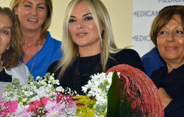 Fulden Uras, sağlık ve sanat için Medicana’ya konuk oldu