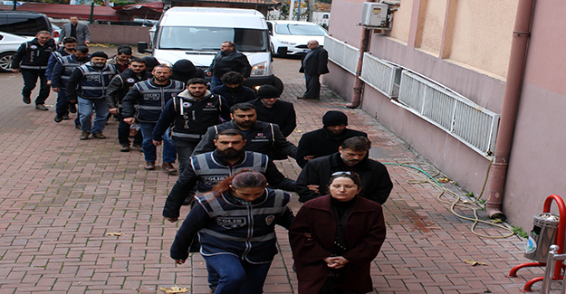 Gözaltındaki akademisyenler adliyeye çıkartıldı