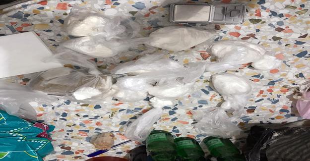 İzmir'de 1 kilo kokain ele geçirildi