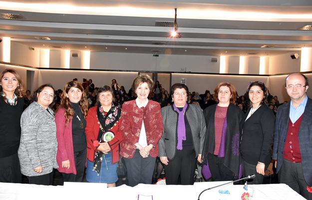 Kadın Meclisi kız öğrencileri şiddete karşı bilinçlendiriyor