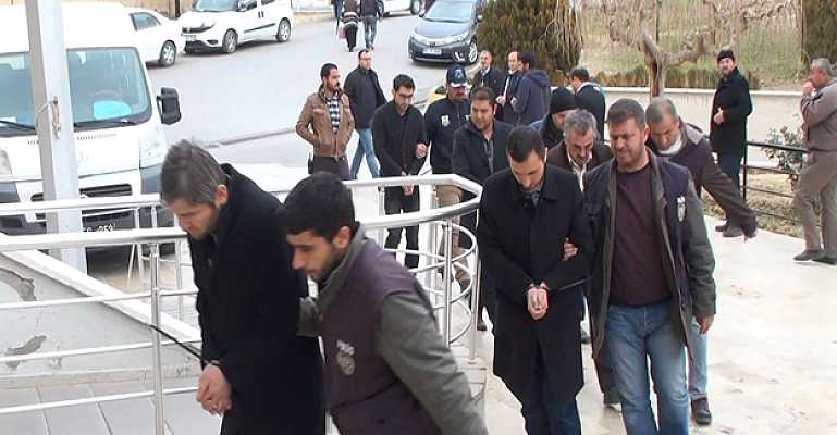 Karaman’da cezaevi müdürü ile 4 adliye çalışanı adliyeye sevk edildi