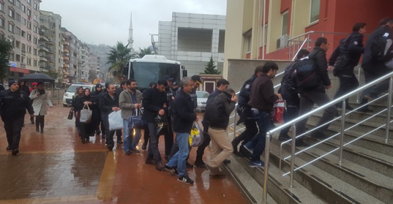 Kocaeli’de 12 dernek üyesi FETÖ’den adliyeye getirildi