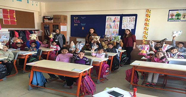 Köy çocuklarının kitap ve oyuncakları Büyükşehir’den