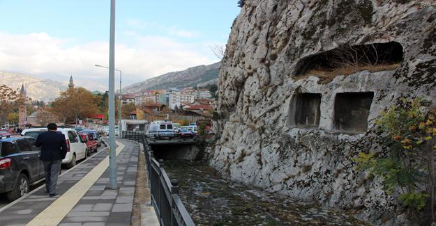 Mağarada donmak üzereyken polisler yetişti