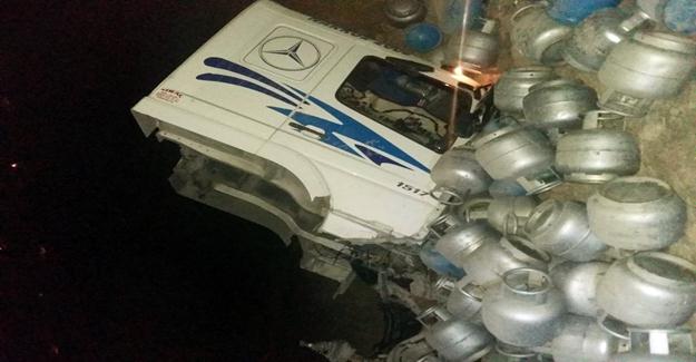 Malatya'da Tüp yüklü kamyon devrildi: 1 yaralı